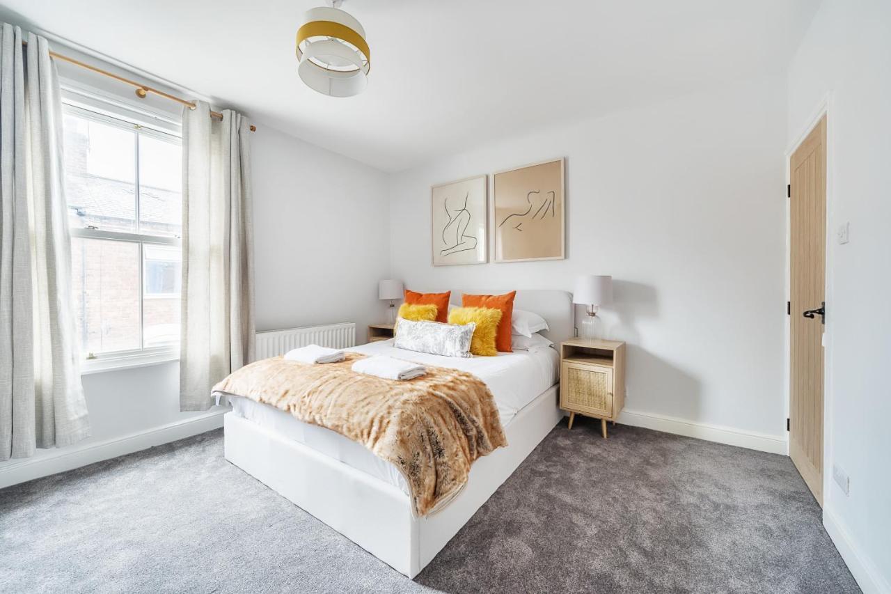 The Little Domus - Modern With Hot Tub York
