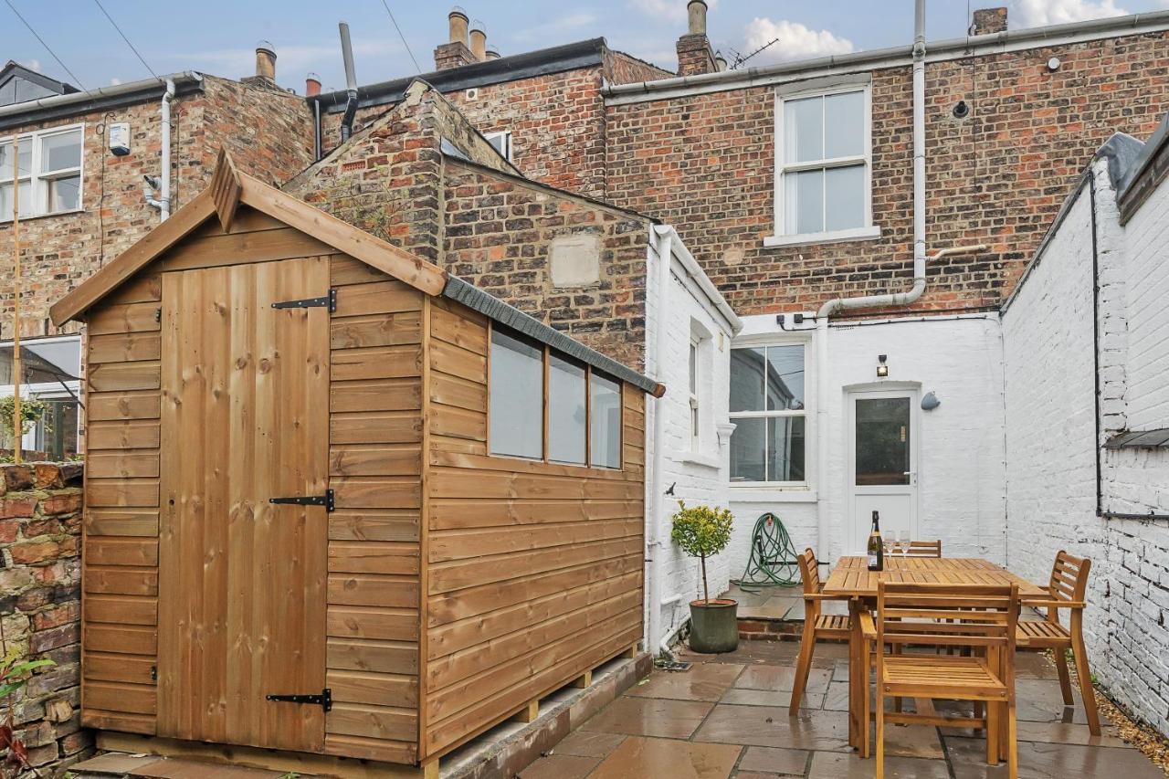 The Little Domus - Modern With Hot Tub Holiday home *