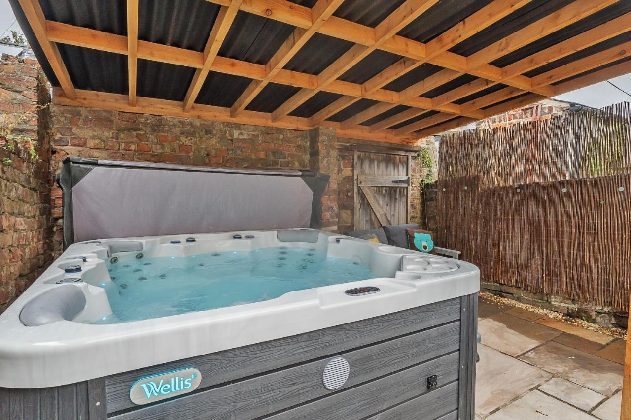 The Little Domus - Modern With Hot Tub *
