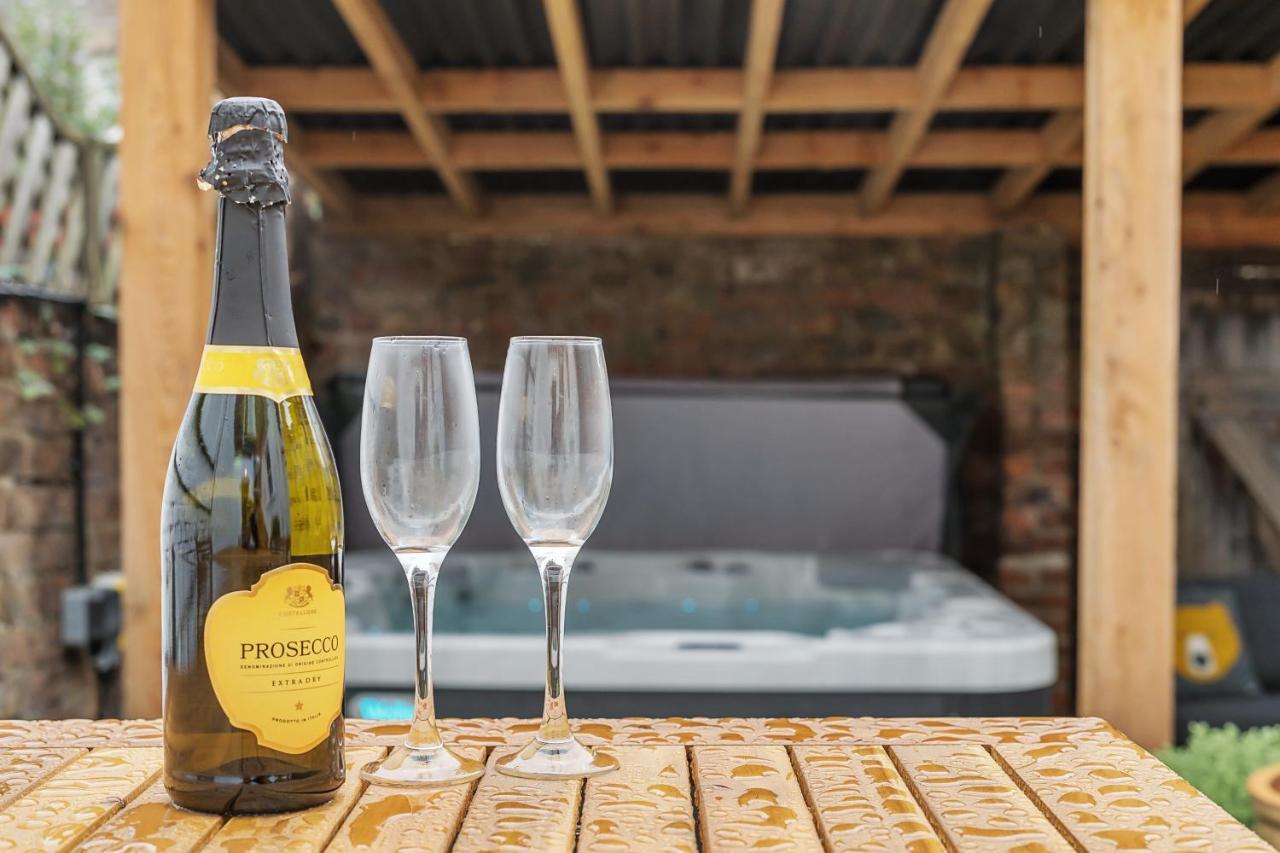 Holiday home The Little Domus - Modern With Hot Tub *